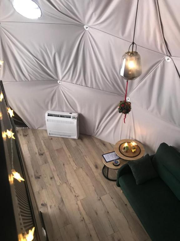Posezení v ubytování Tatra Glamp Okrzeszyn - Siec noclegowa Tatra Glamp