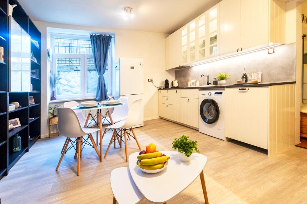 Old town 2 rooms apartment garden free parking - Appartement Met één Slaapkamer