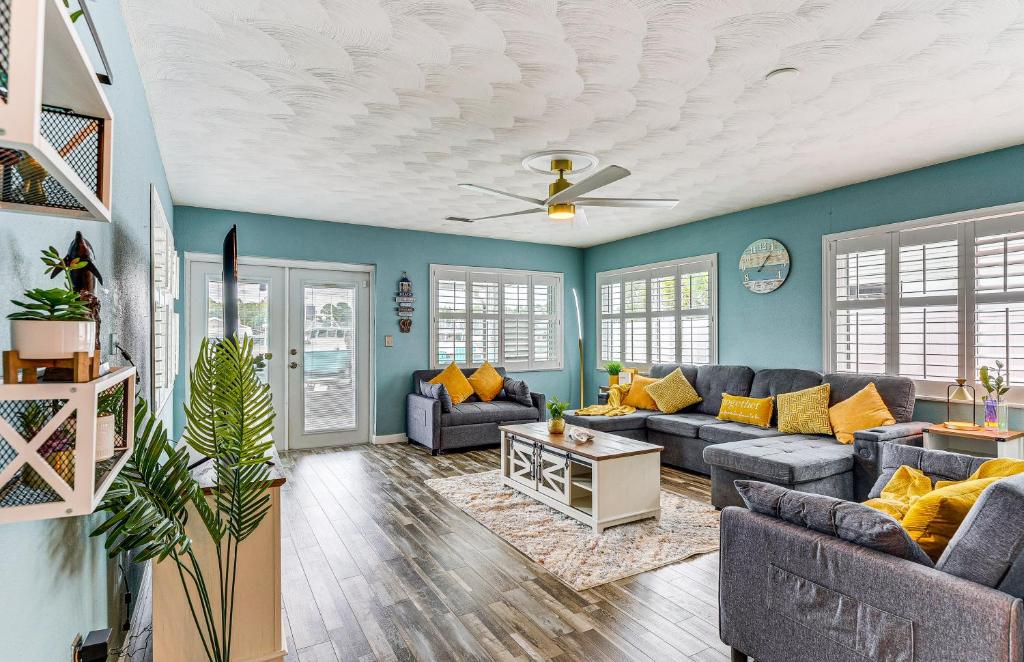 Home with Private Dock on Canal in Hernando Beach! - Maison De Vacances