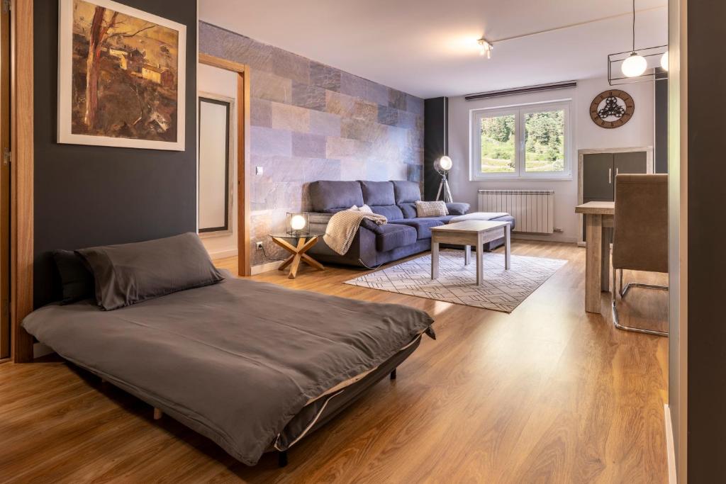 Posezení v ubytování Terraza con Increibles Vistas Para 6 adultos y 2 extra niño - 3 habitaciones - 2 baños - ARINSAL - FREE PARKING l by BonesVacances