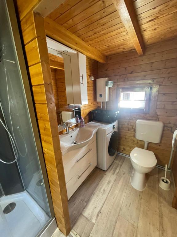 Koupelna v ubytování Ferienhäuser an den Orgelpfeifen Scheibenberg