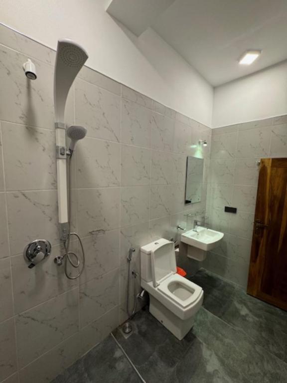 Koupelna v ubytování Downtown Hostels Mirissa