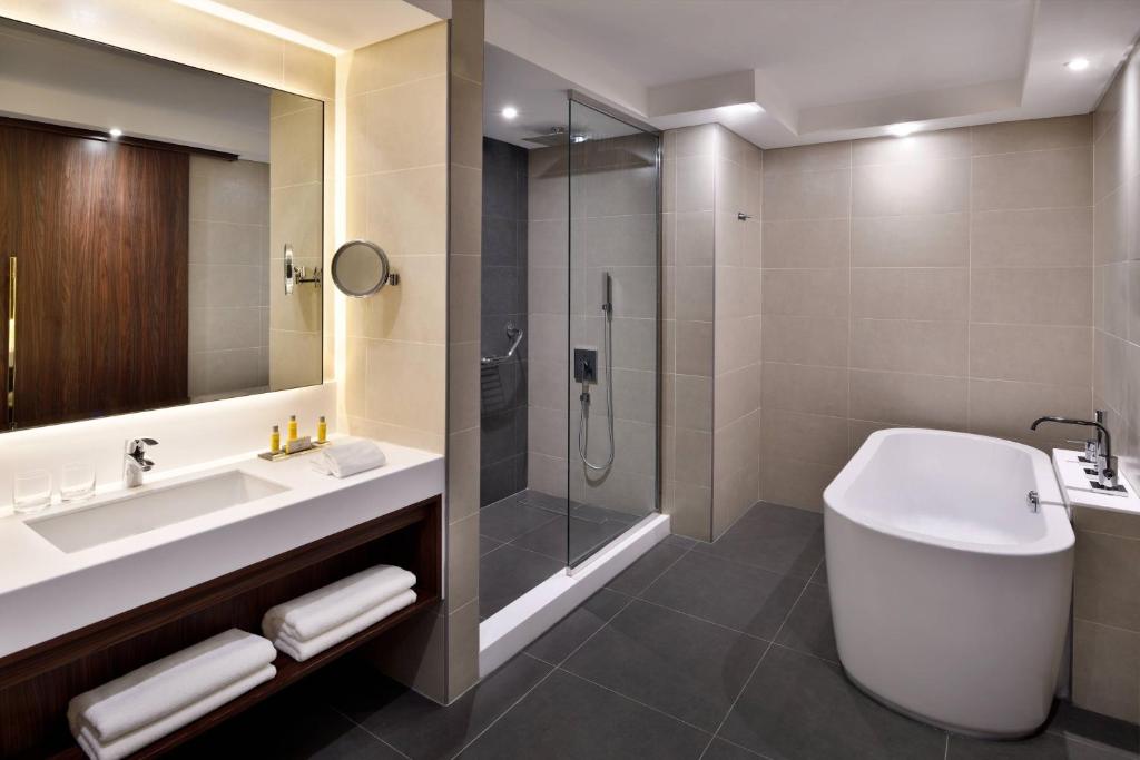 MAKAREM RIYADH AIRPORT HOTEL (RIYADH MARRIOTT)