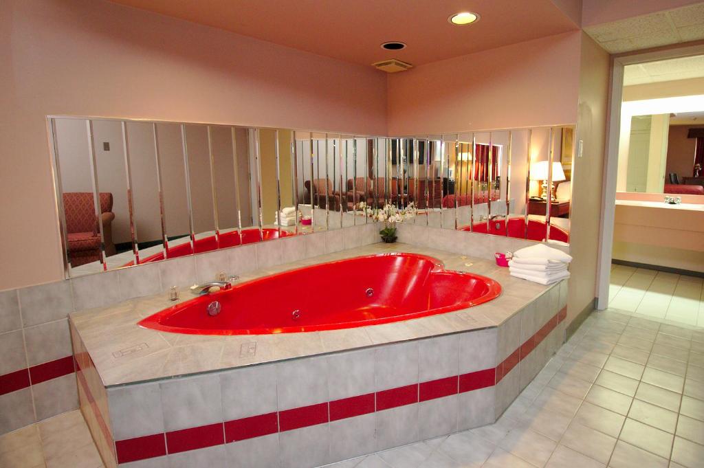Beach Niagara Lodge & Suites - King Room With Spa Bath
