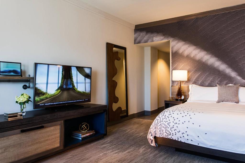 Renaissance Waterford Oklahoma City Hotel - King Room With Roll -In Shower - Mobilità E Udito Accessibile