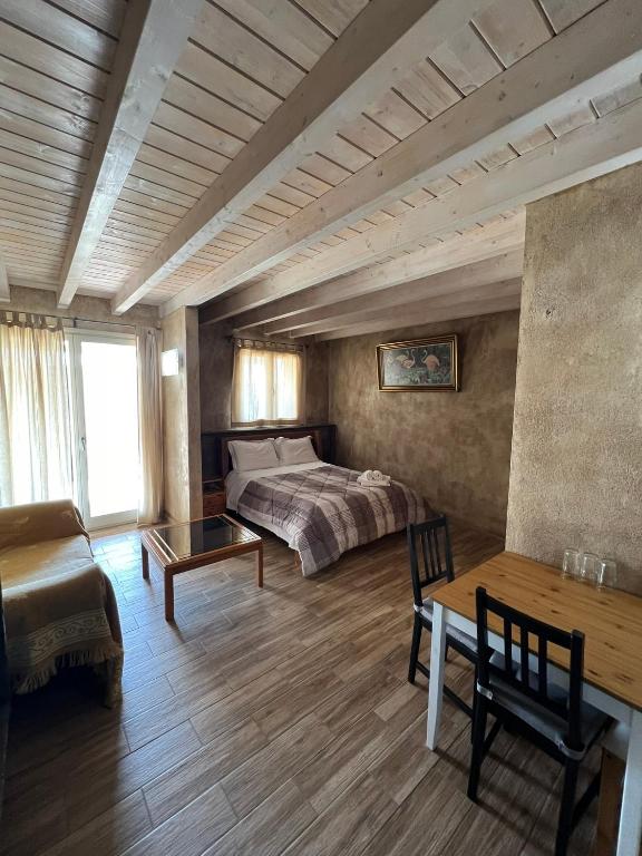 Postel nebo postele na pokoji v ubytování Το Στέκι