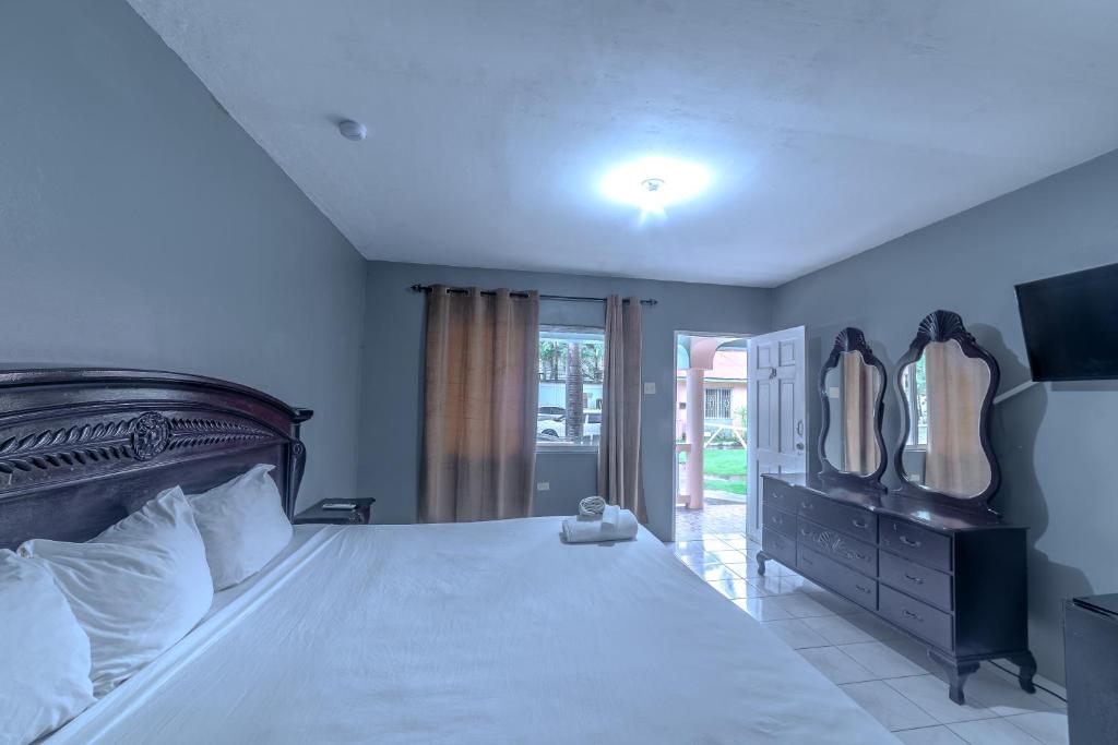 Postel nebo postele na pokoji v ubytování Tamboo Resort