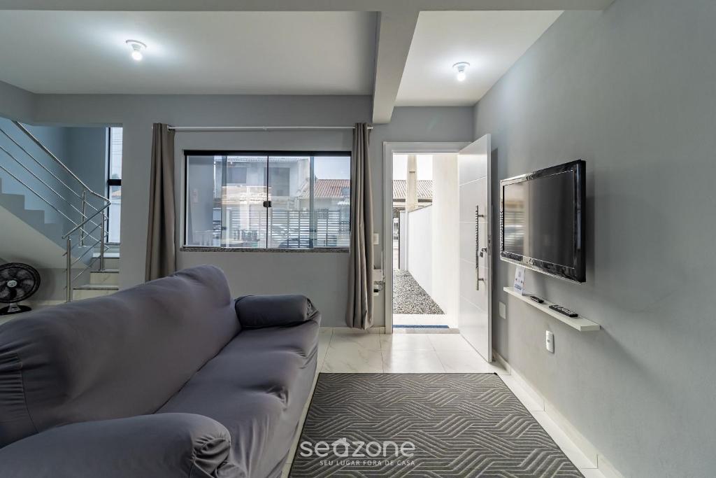Μια τηλεόραση ή/και κέντρο ψυχαγωγίας στο Duplex 2Q próx. praia c/ garagem RRT0098