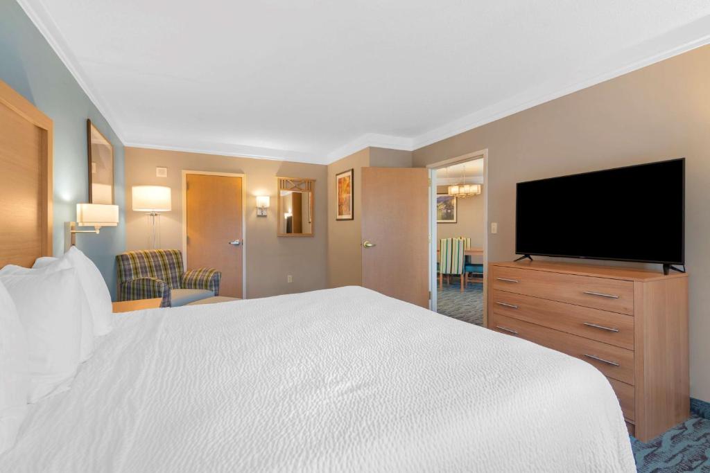 Best Western PLUS Executive Court Inn & Conference Center photo