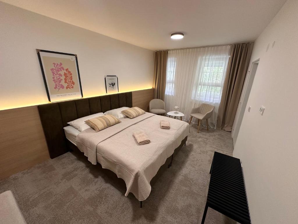 Postel nebo postele na pokoji v ubytování Apartmány Reduta - new