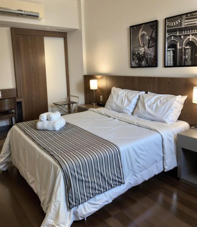 Cama ou camas em um quarto em Hotel Vivenzo Savassi Belo Horizonte