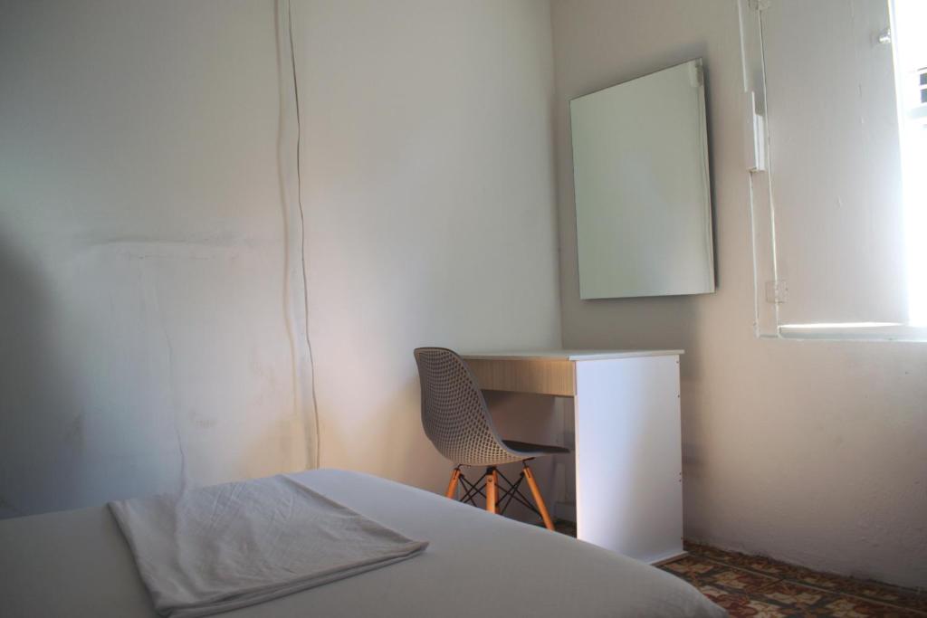 Postel nebo postele na pokoji v ubytování Hosting and Travel Services 420