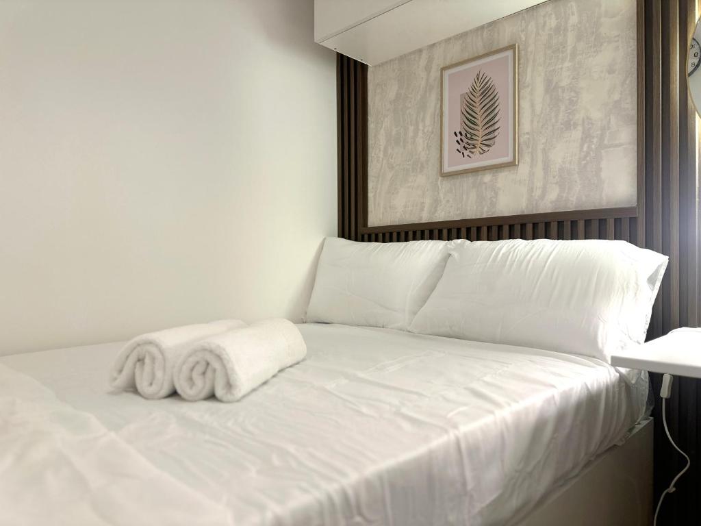 Postel nebo postele na pokoji v ubytování Urban Oasis Partition Room In Barsha 1 Near Metro