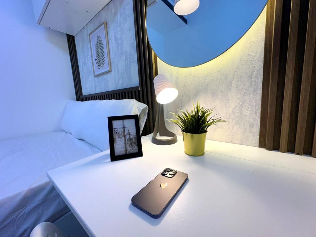 Postel nebo postele na pokoji v ubytování Urban Oasis Partition Room In Barsha 1 Near Metro