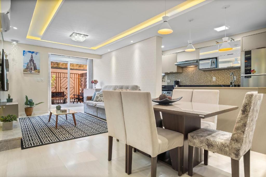 Dapur atau dapur kecil di Villagio Del Venetto com ampla varanda by Achei