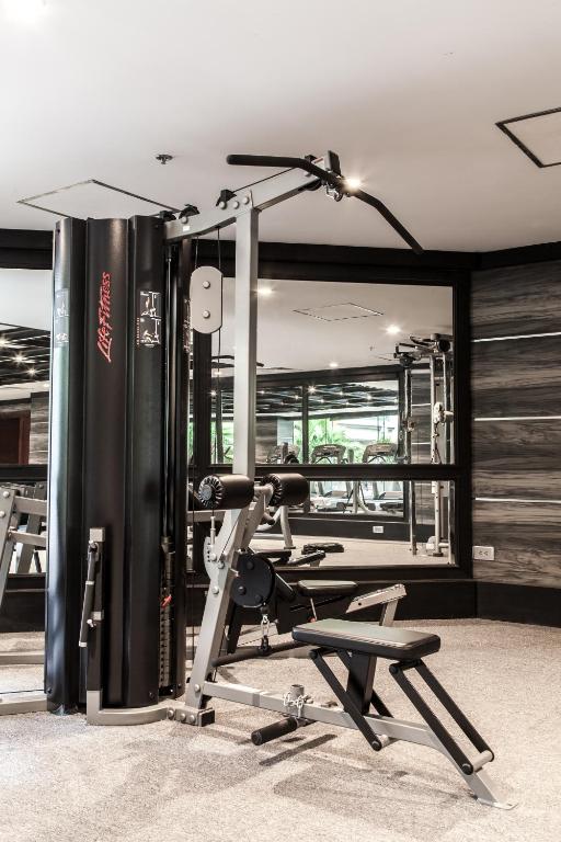 Fitness centrum a/nebo fitness zařízení v ubytování Army Hotel
