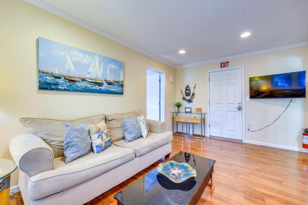 Χώρος καθιστικού στο Pet-Friendly Apartment in Downtown St Augustine!