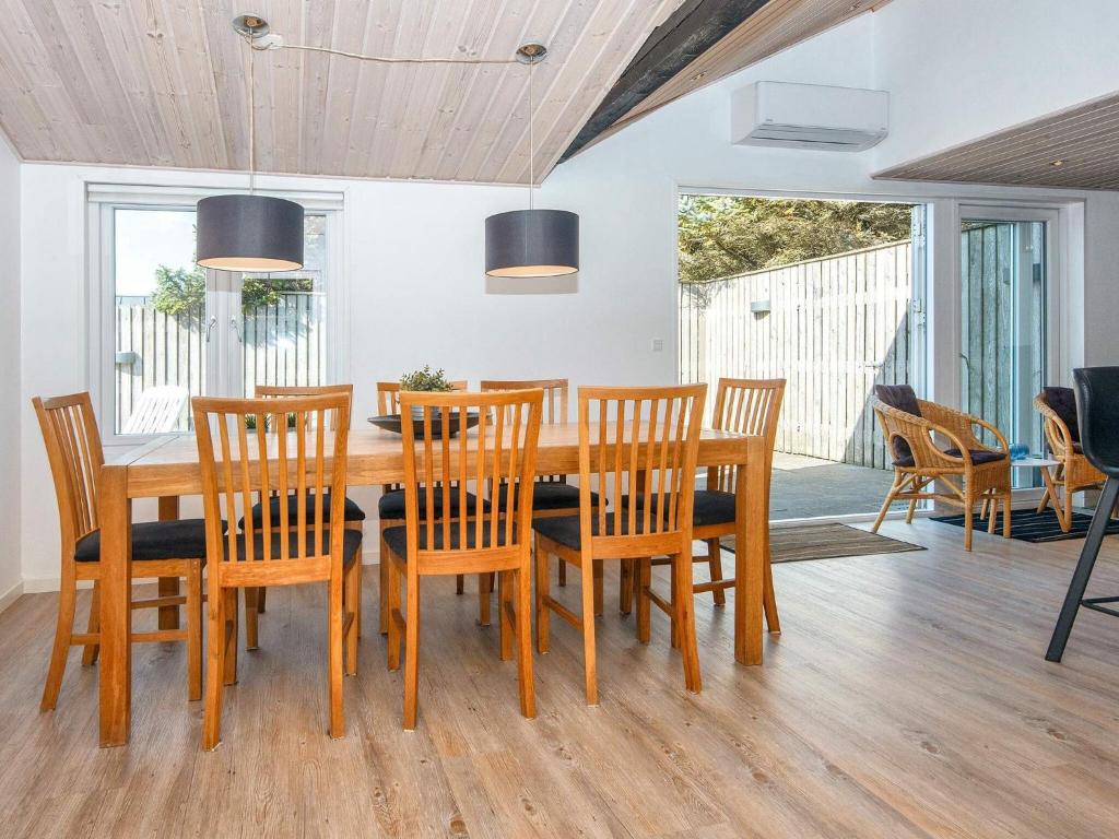 Posezení v ubytování 10 person holiday home in Harboøre-By Traum