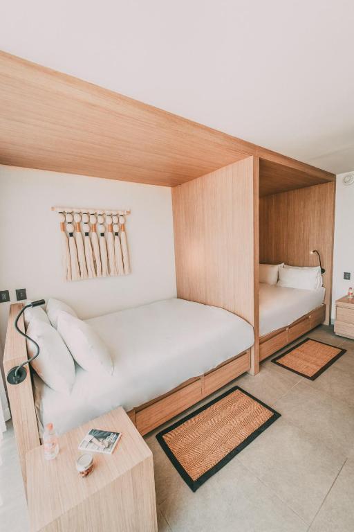 Postel nebo postele na pokoji v ubytování AKEN MIND Mérida Hotel
