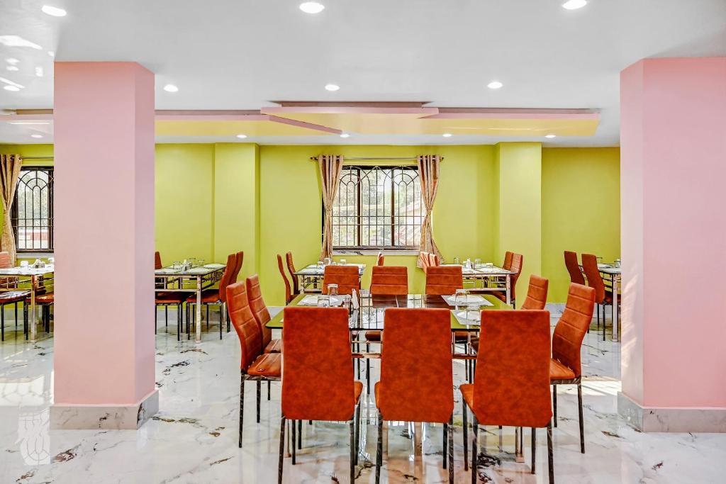 Restaurace v ubytování Hotel O Mahal