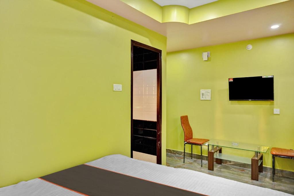 TV a/nebo společenská místnost v ubytování Hotel O Mahal