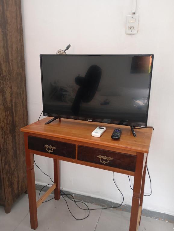 TV a/nebo společenská místnost v ubytování Suíte Casa Central Garagem Hatch
