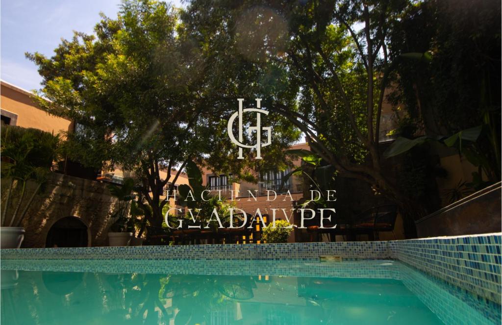 Bazén v ubytování Hotel Boutique Hacienda Guadalupe nebo v jeho okolí