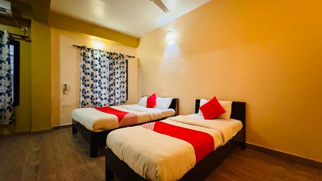 Rúm í herbergi á Hotel August International