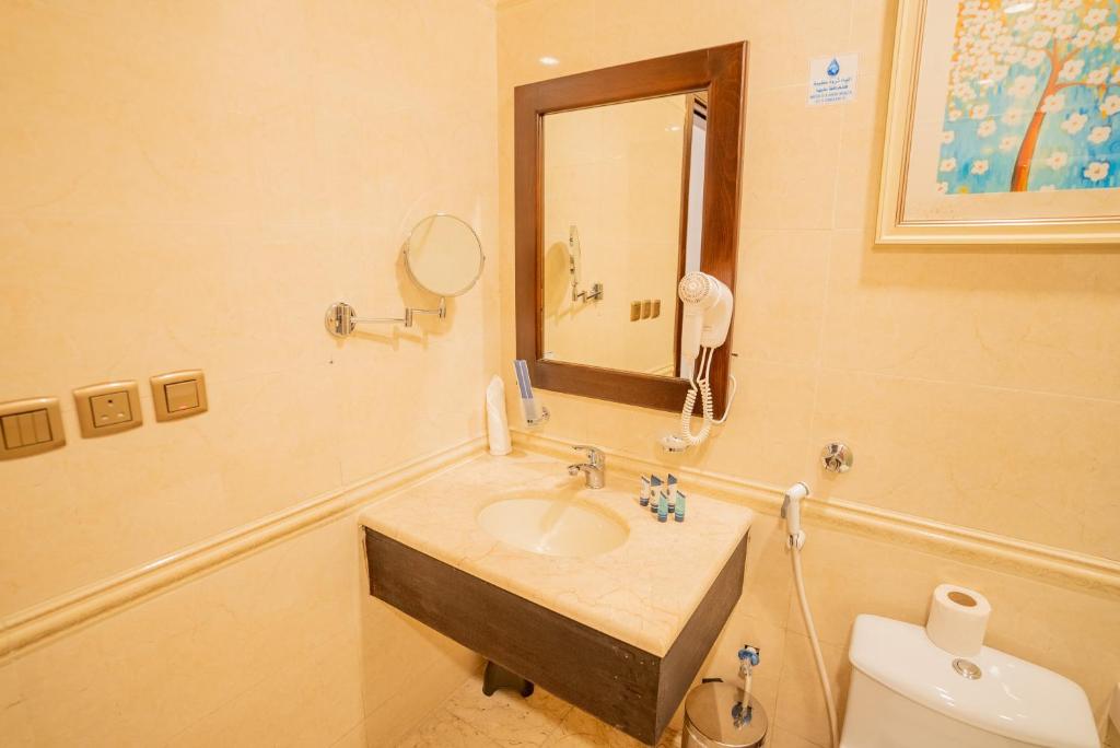 LATEN SUITES
