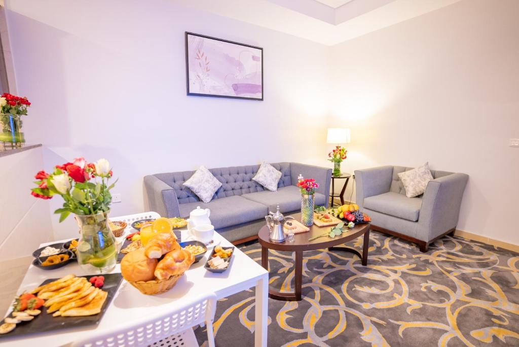 LATEN SUITES