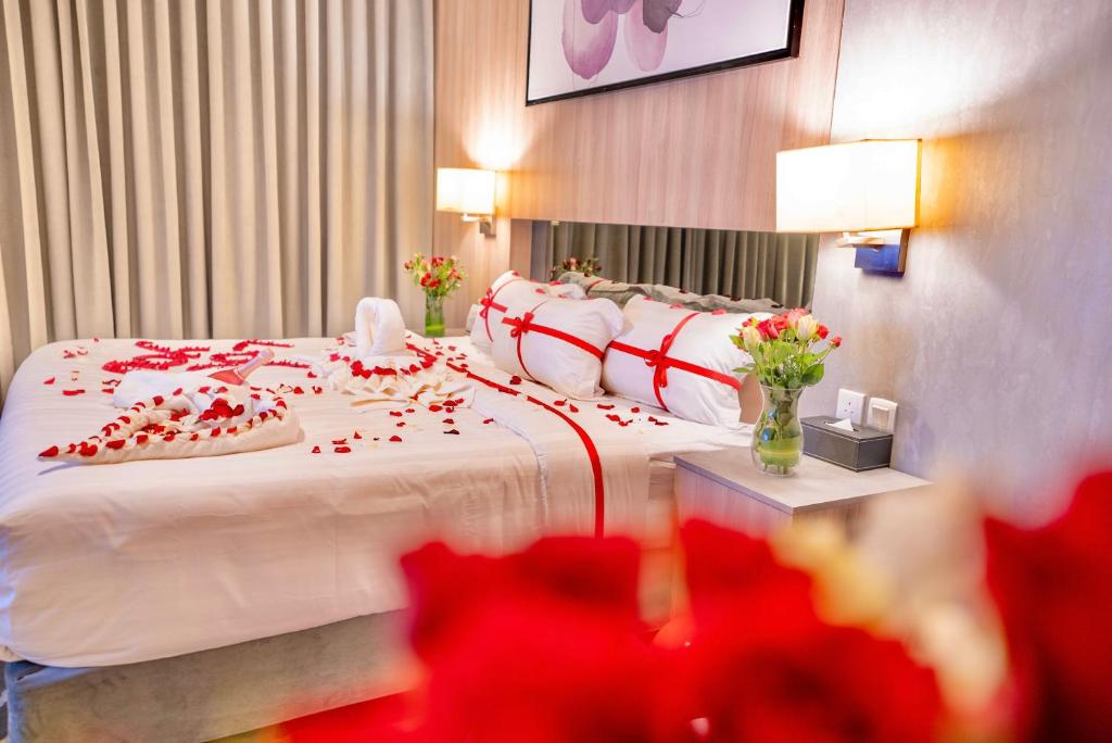LATEN SUITES