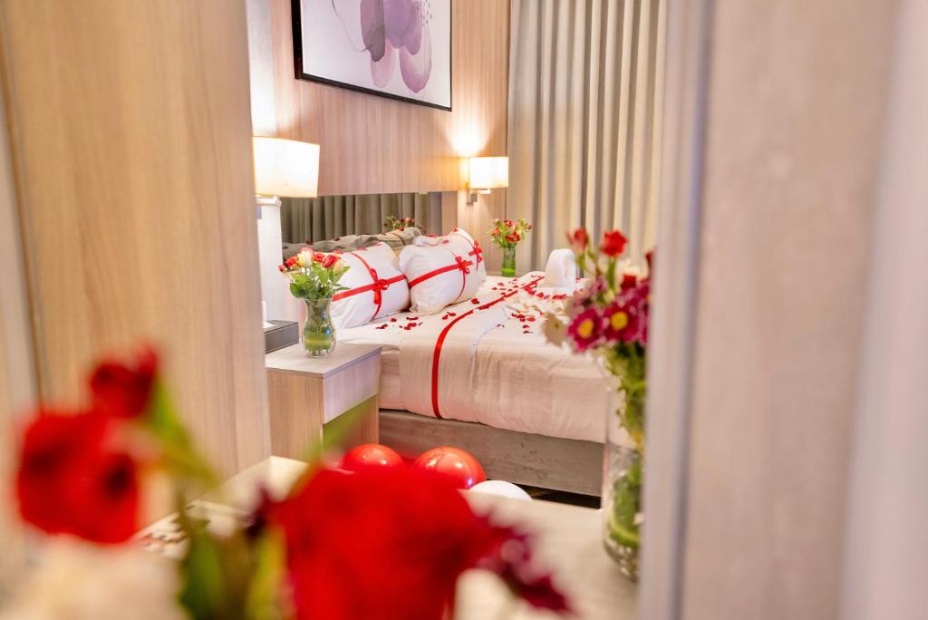 LATEN SUITES