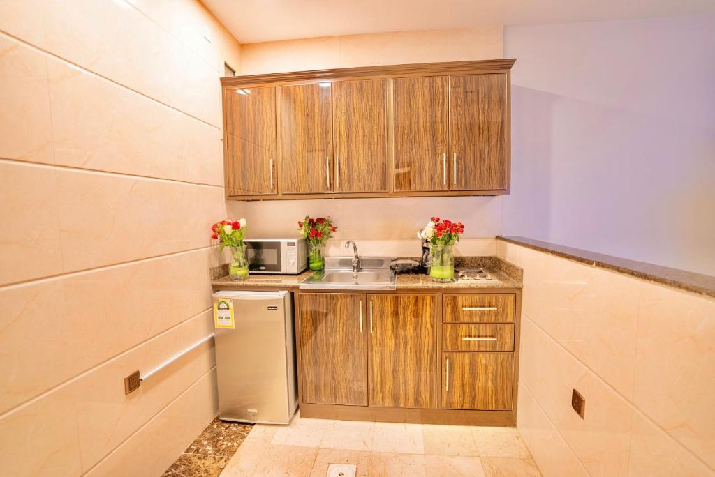 LATEN SUITES