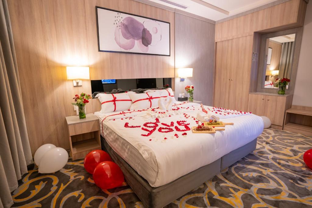 LATEN SUITES