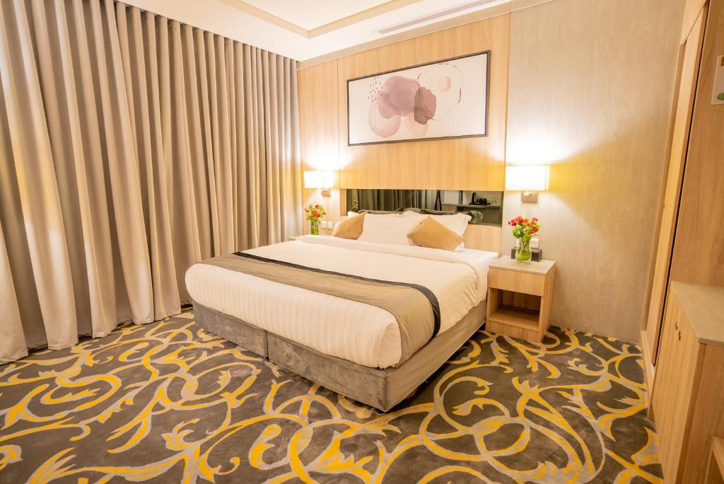 LATEN SUITES