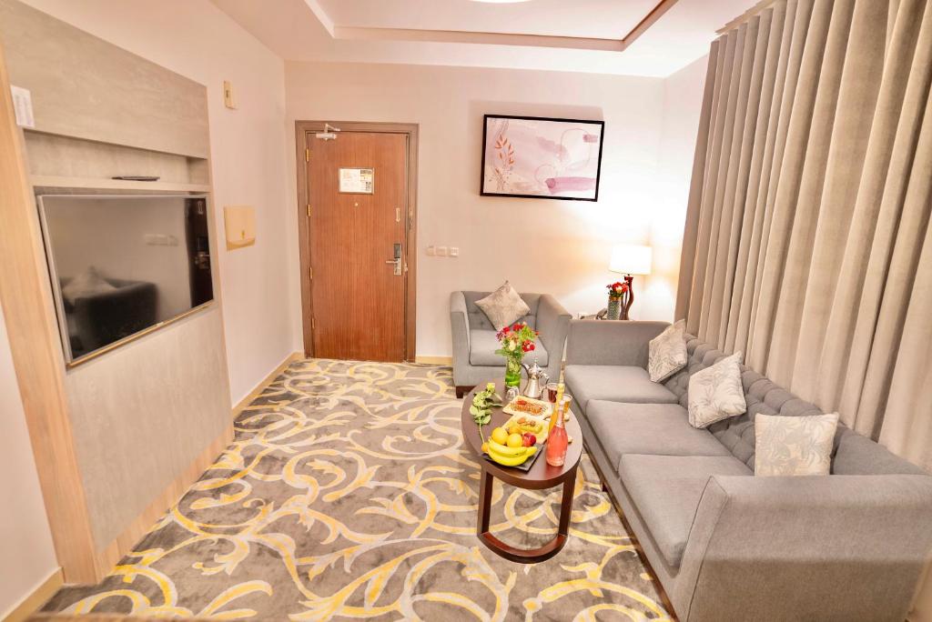 LATEN SUITES