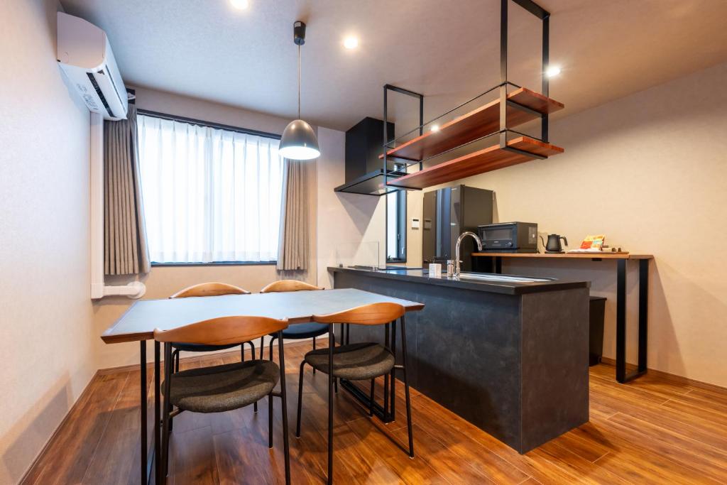 Kuchyň nebo kuchyňský kout v ubytování Lana Tokyo