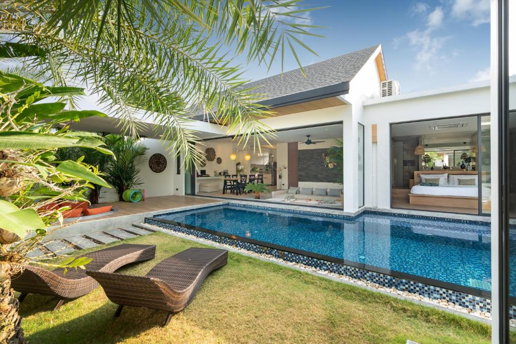 a swimming pool in the backyard of a villa at Villa Kalliste 25 Phuket - Naiyang Beach in Ban Sakhu