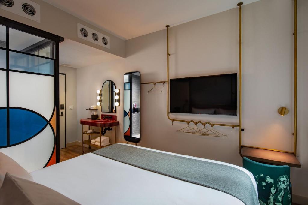Moxy NYC Lower East Side - King Room With City View
