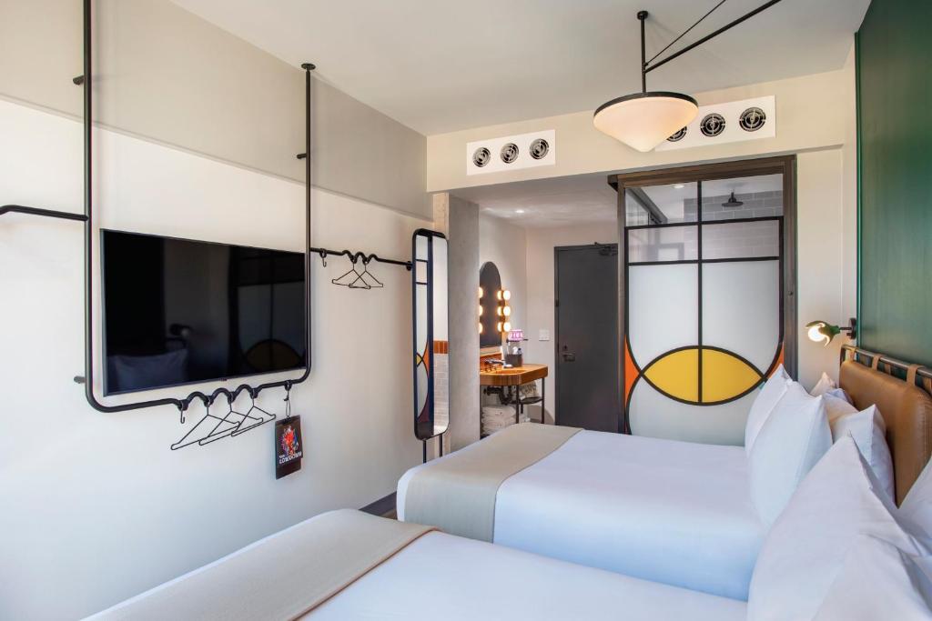 Moxy NYC Lower East Side - Double Room With Two Double Beds – City View