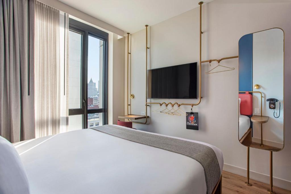 Moxy NYC Lower East Side - King Room With Partial View