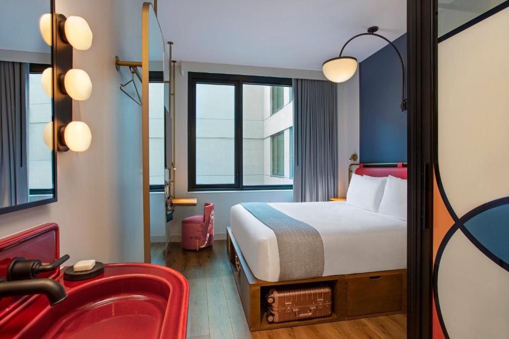 Moxy NYC Lower East Side - King Room - No View