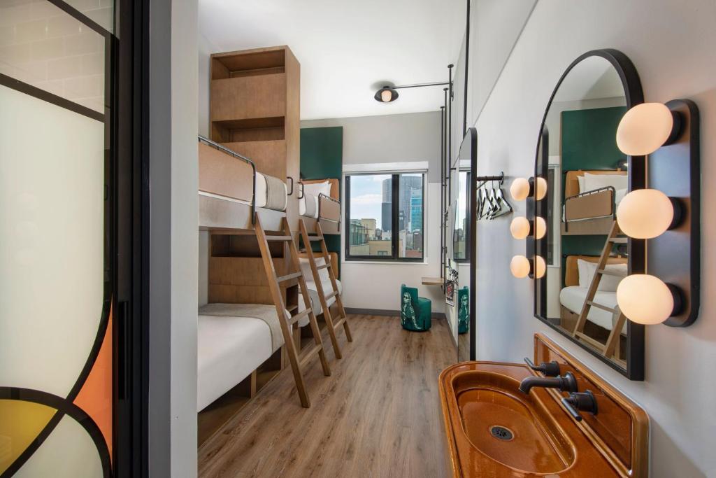 Moxy NYC Lower East Side - Guest Room With 2 Bunk Beds