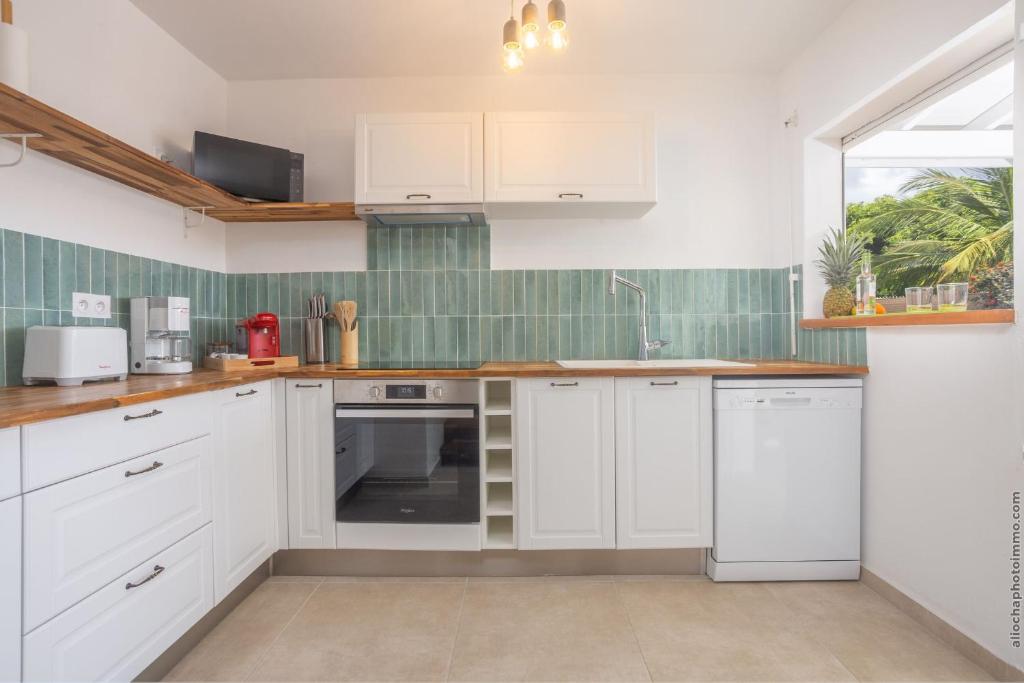Kuchyň nebo kuchyňský kout v ubytování Villa Karmen