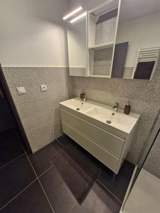 Entire house with arcade machine in a private backyard, 3 bedrooms, 1 bathroom, 1 leaving room with convertible sofa and open kitchen – photo 38