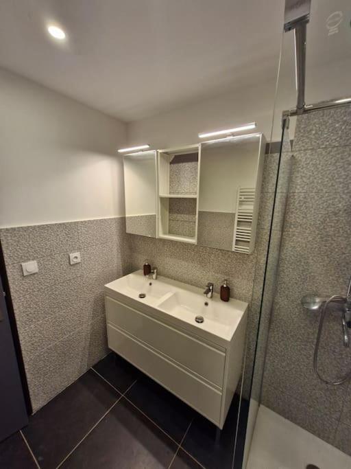 Entire house with arcade machine in a private backyard, 3 bedrooms, 1 bathroom, 1 leaving room with convertible sofa and open kitchen – photo 3