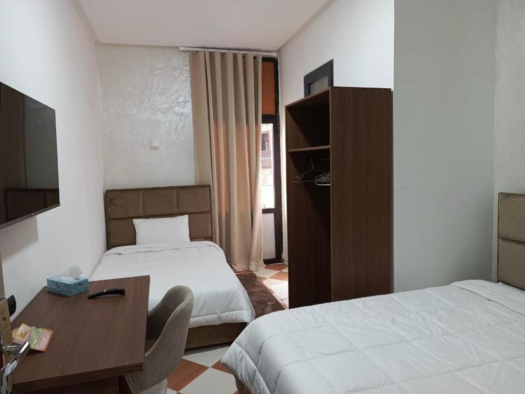 TV a/nebo společenská místnost v ubytování Hotel De Provence