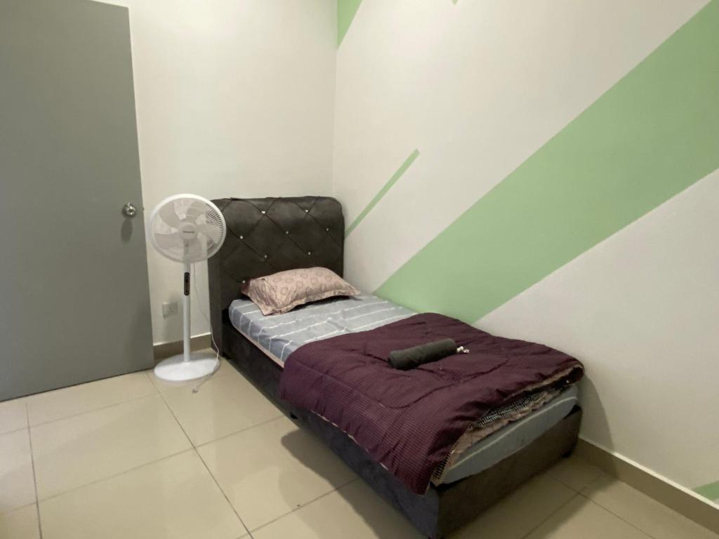 En eller flere senge i et værelse på Bayu Temiang Residensi