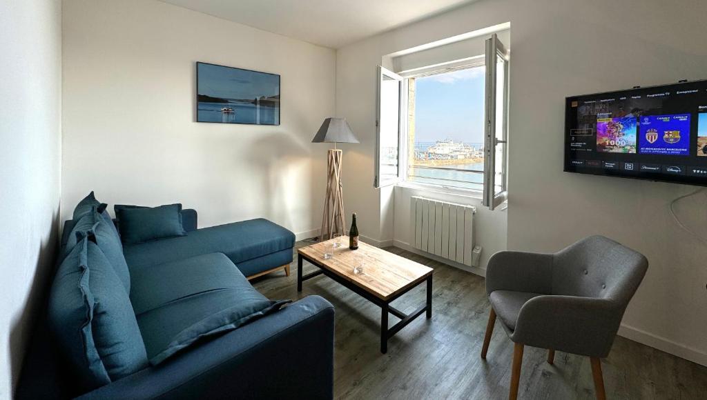 TV a/nebo společenská místnost v ubytování Appartement Quiberon