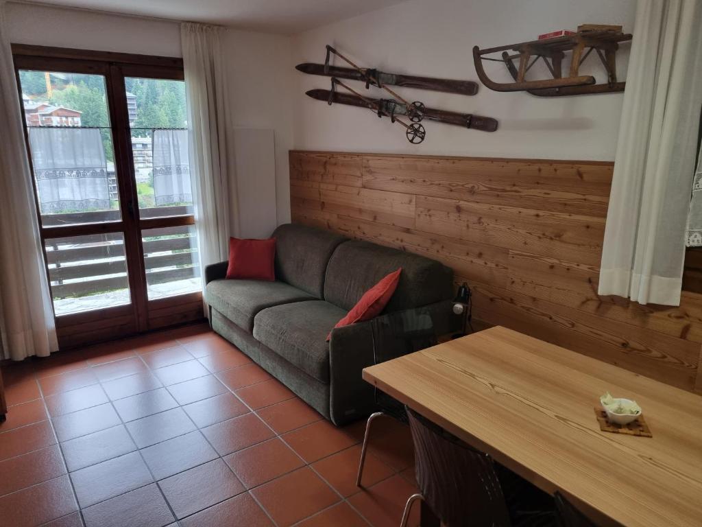 a living room with a couch and a table at Bellavista in Madesimo